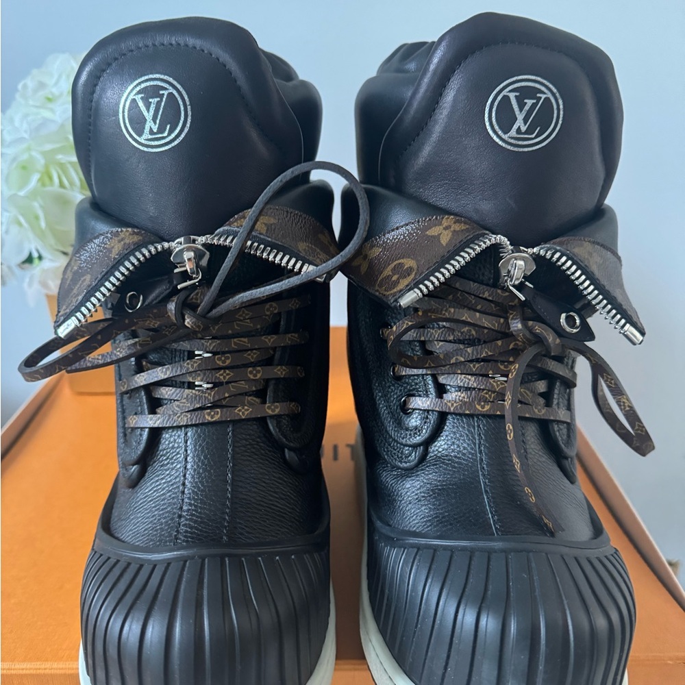 Louis Vuitton Black Leather High-Top Winter Boots with Monogram Accents - Picture 2 of 13